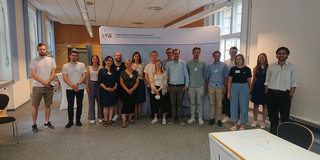 Auf dem Bild sind die Teilnehmenden des Workshops "Economics of Education" vom 14.07. bis 15.07.22 im LIfBi in Bamberg zu sehen.